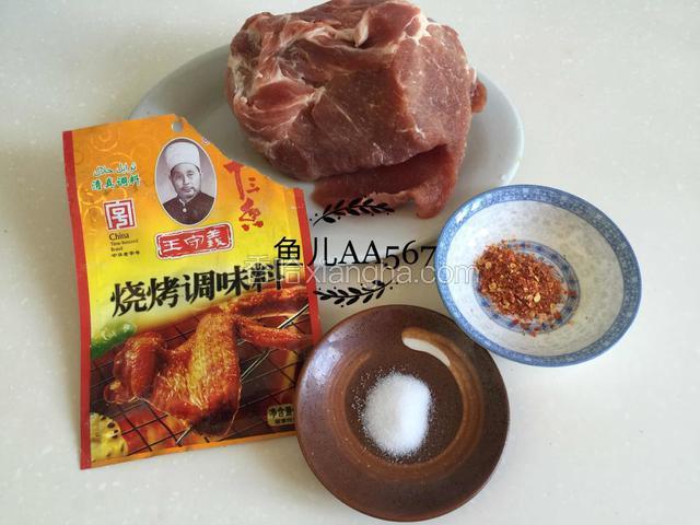 准备食材，梅花肉洗净。