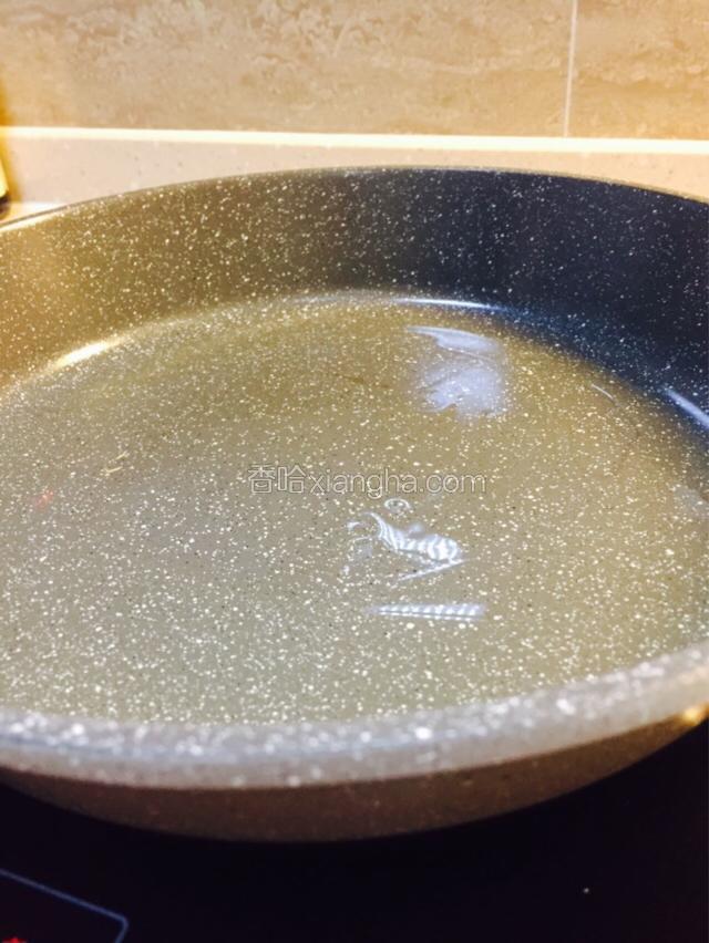 热锅凉油，油温一定要高
