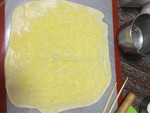 均匀涂抹上椰蓉馅