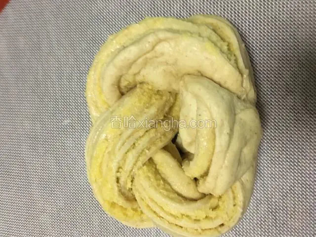 把两头盘在一起
