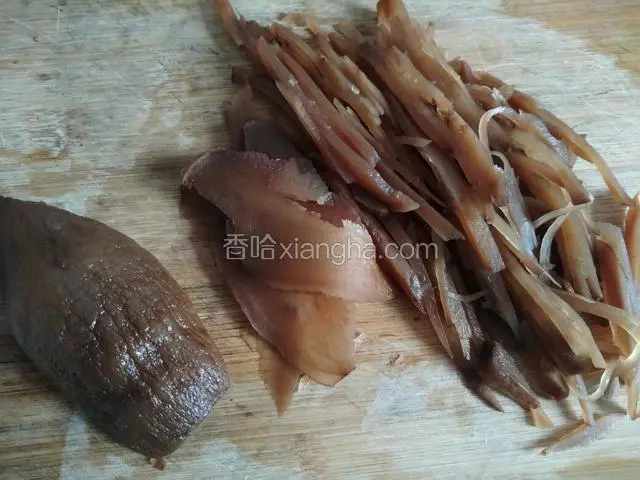 芥菜疙瘩咸菜切细条