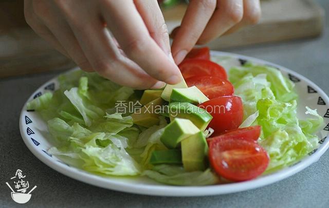 按自己喜欢的顺序铺上