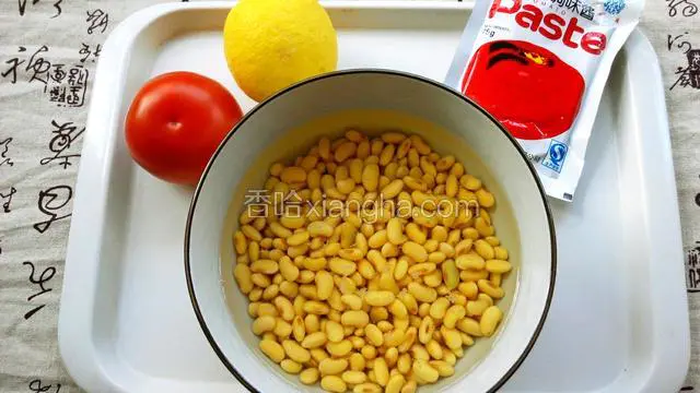准备食材：黄豆提前浸泡一晚