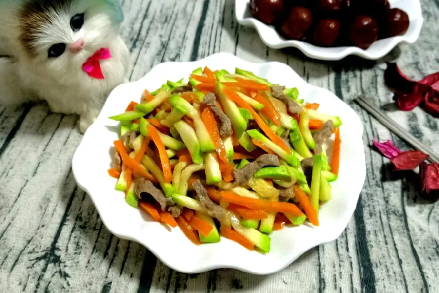 小瓜胡萝卜炒肉丝