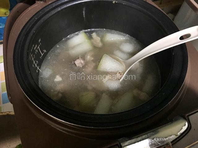 二十分钟后开盖，加入盐调味即可