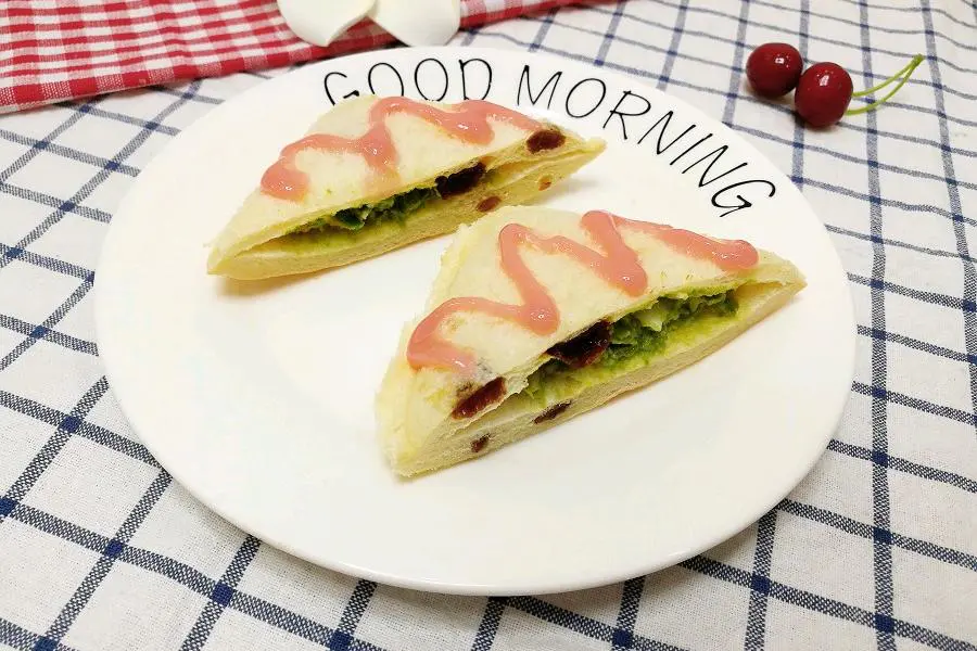 牛油果鸡蛋口袋土司