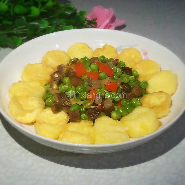 玉子豆腐酿腊香青豆