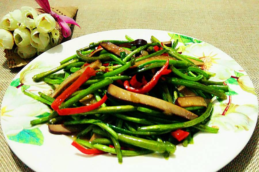 茼蒿杆炒香干