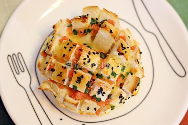烤完出炉稍微放凉后即可食用。