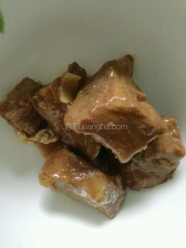 准备煮好的炖牛肉，具体方法见雨儿其他菜谱。