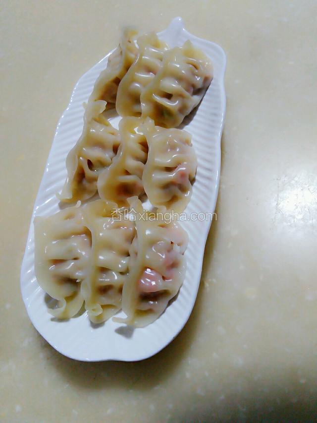 新鲜出锅的猪肉虾饺鲜香美味。棒棒哒！