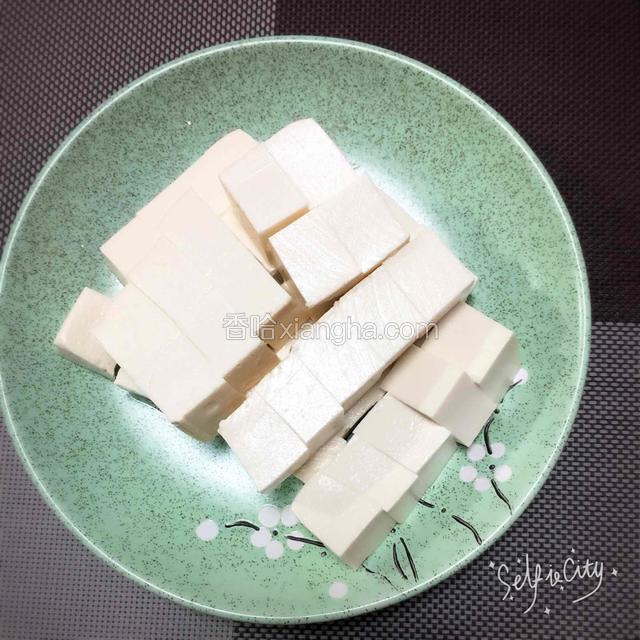 豆腐切小块