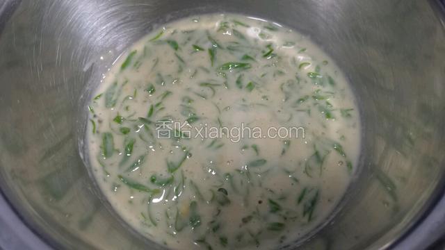 加入适量清水，搅拌均匀。