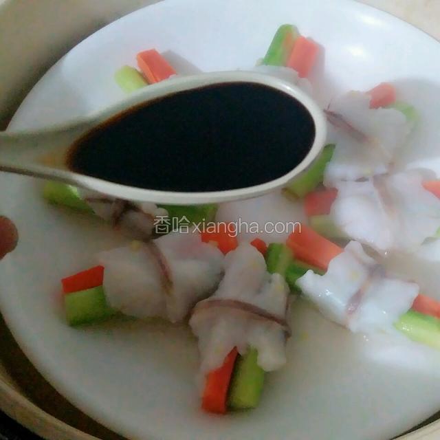 淋上一勺蒸鱼豉鱼，几滴香油，就出锅了
