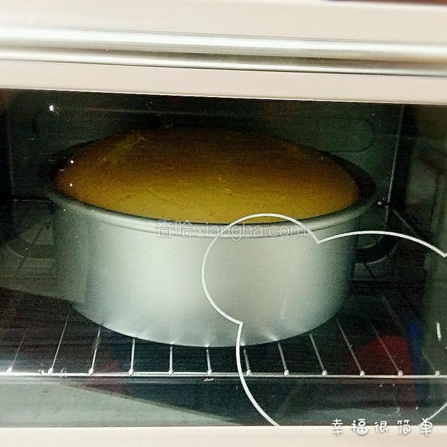这是烤二十分钟左右的样子，看发得是不是已经很高啦！