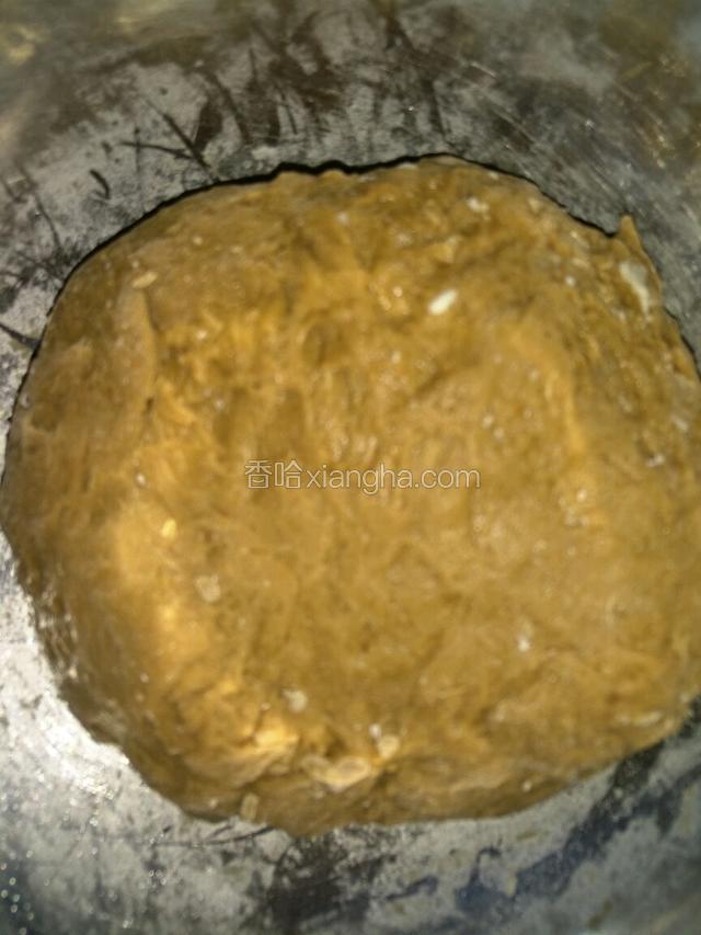 半碗红糖水加一克泡打粉和半碗白面醒发一个小时