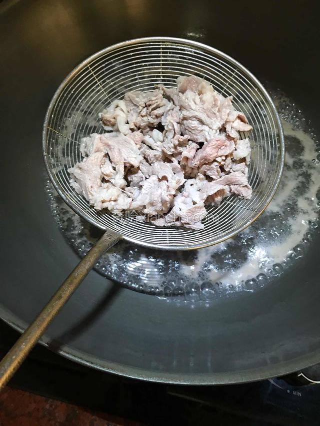 变色即起。