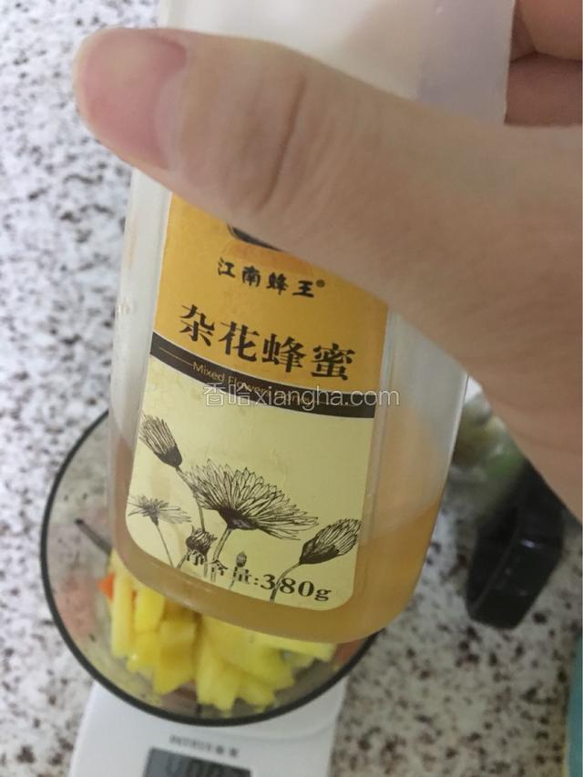 加蜂蜜和纯净水。