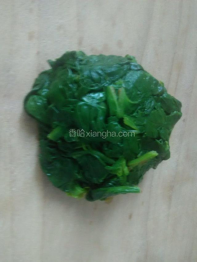 把菠菜洗干净加点盐煮熟