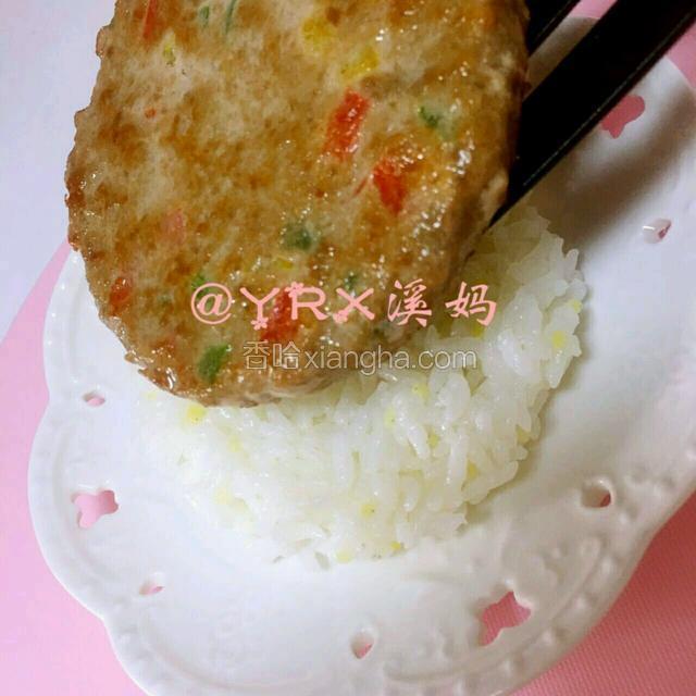 做米汉堡，一层米饭胚一层肉饼