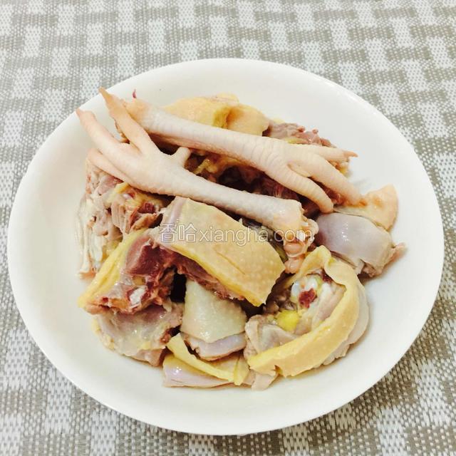 鸡肉捞起待用