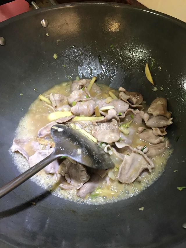 继续翻炒片刻至熟关火。全程大火。