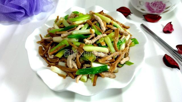 黄花菜小葱炒肉