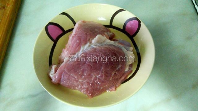 猪肉切片备用