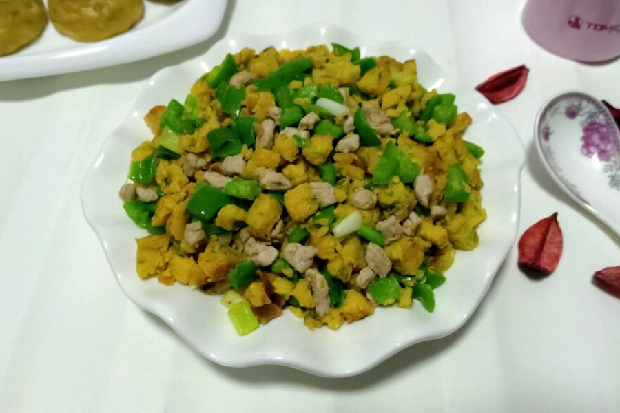 榆钱玉米饼炒肉丁