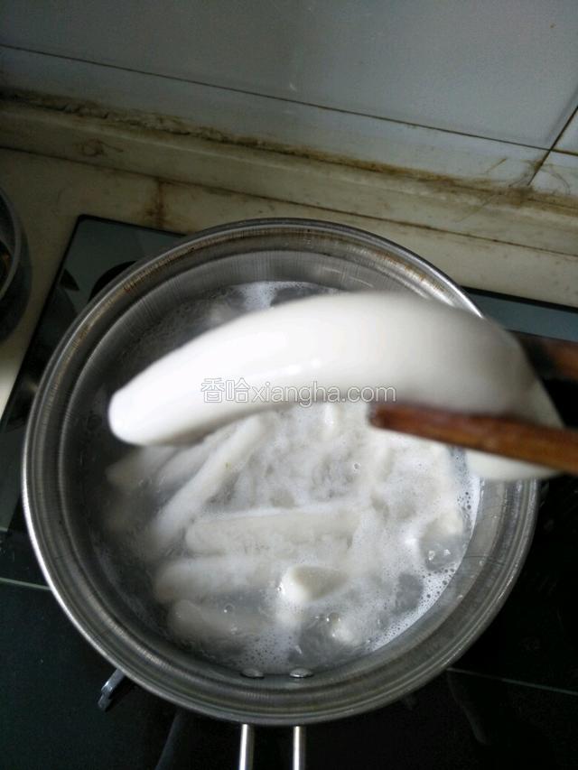 放水里煮软