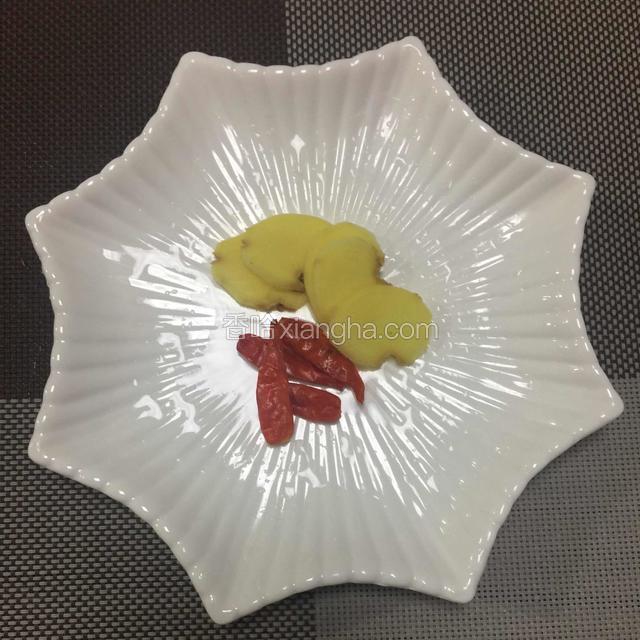 姜切片备用