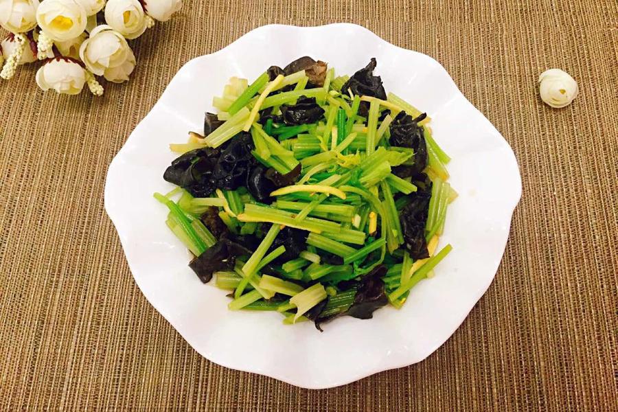 凉拌西芹