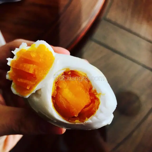 轻松简单腌咸鸭蛋