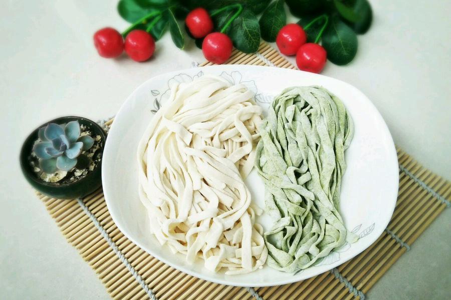 双色手擀面
