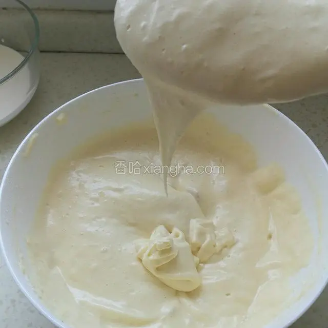 这是拌好的蛋糕糊，细腻无面粉颗粒