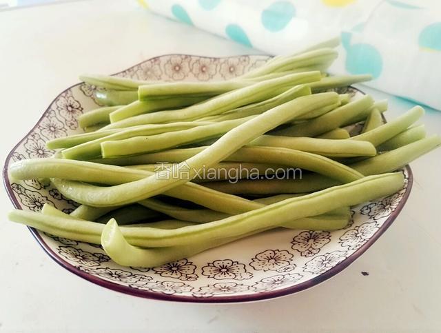 四季豆洗净去掉头尾