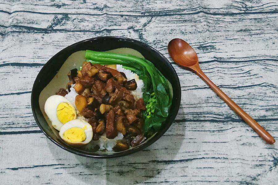 香甜卤肉饭