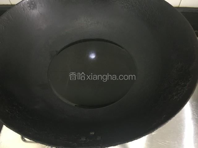 锅中倒多点油