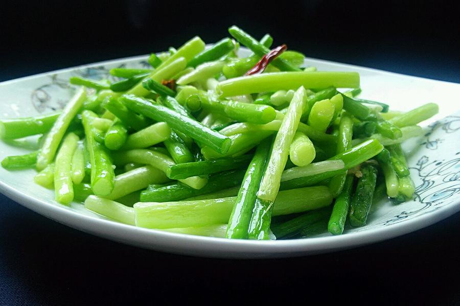 爆炒蒜苔