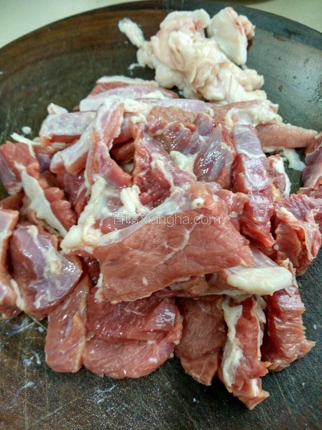 牛肉洗干净切块