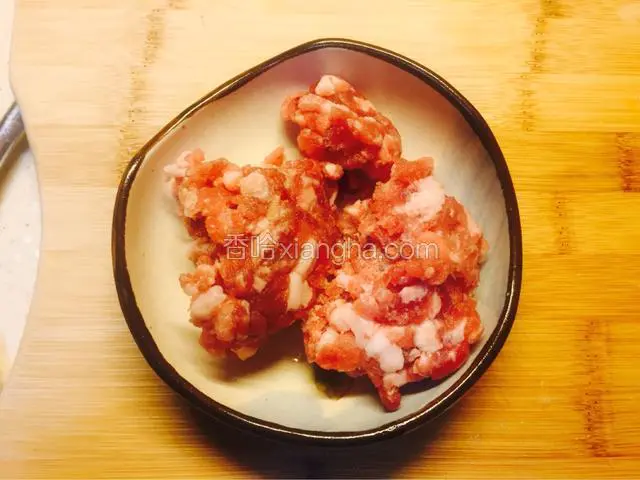 肥瘦肉馅准备好