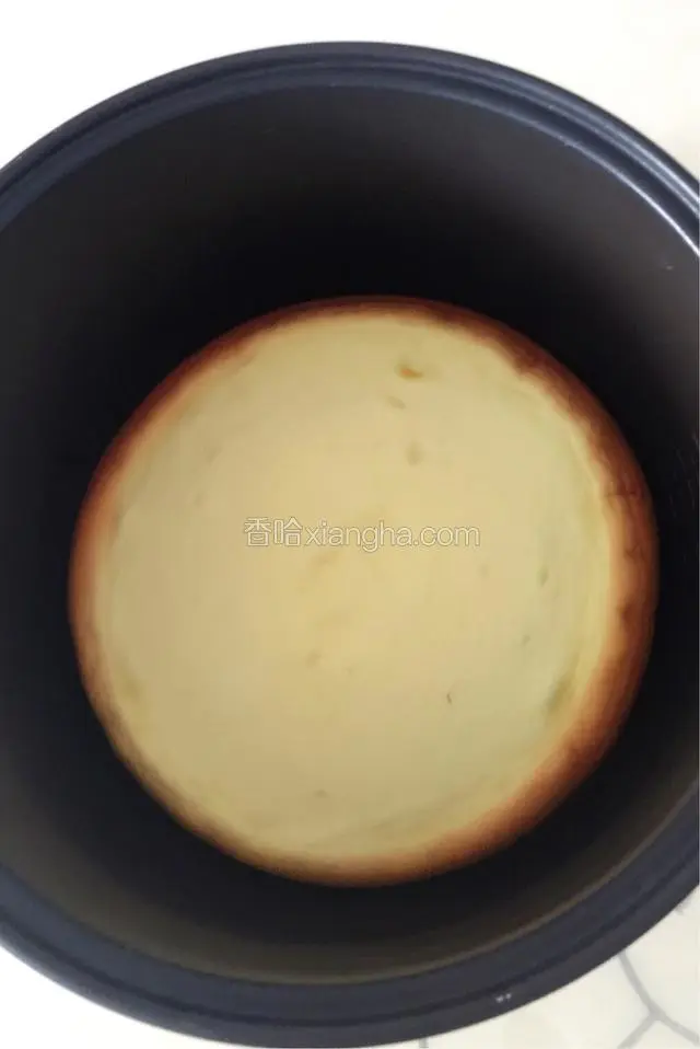 打开锅盖 取出内胆