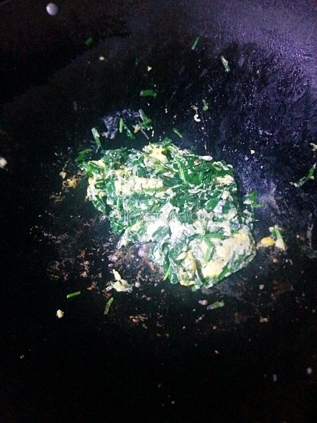 翻炒至蛋熟了即可
