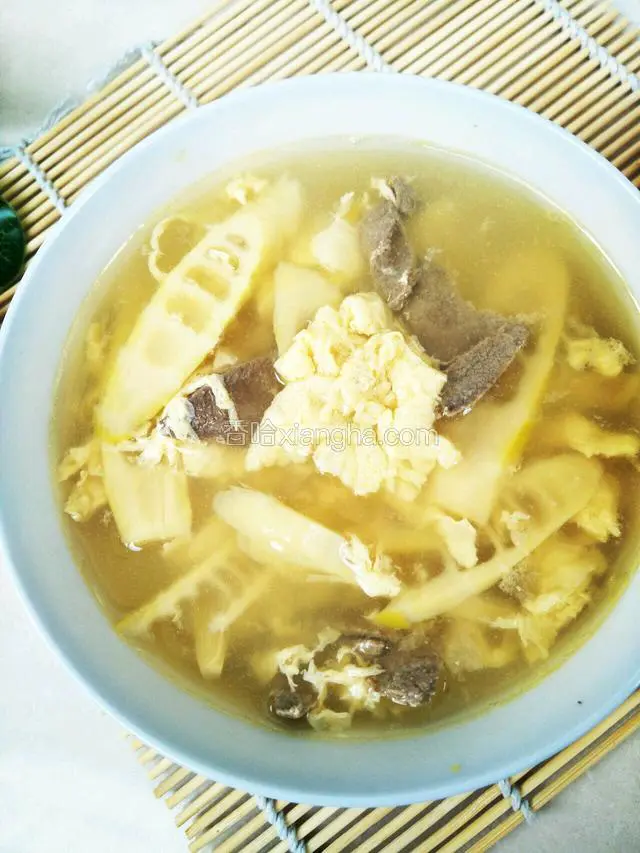 盛入碗中加适量芝麻油