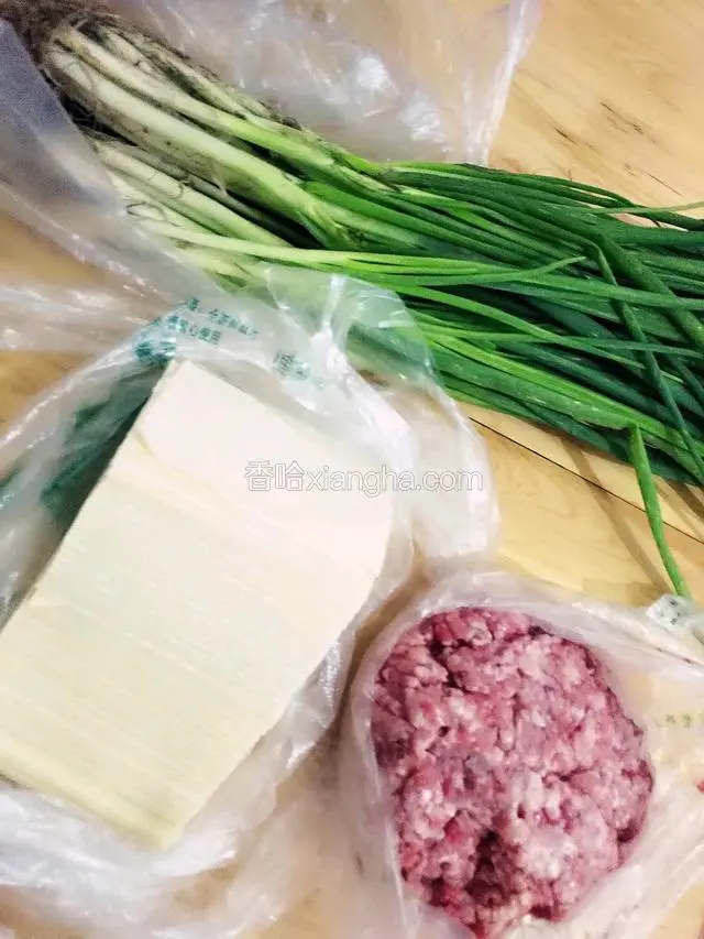小葱，肉馅，面皮