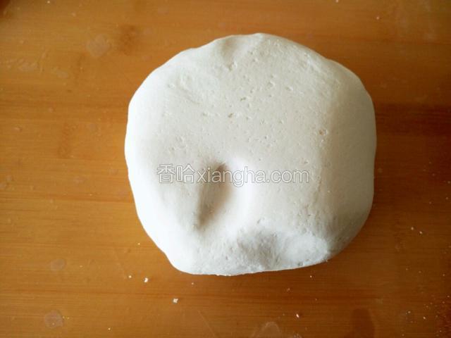 和成面团就可以了 非常软 手感不错 