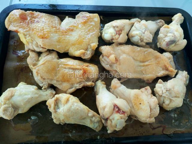 鸡腿烤20分钟的时候取出翻面