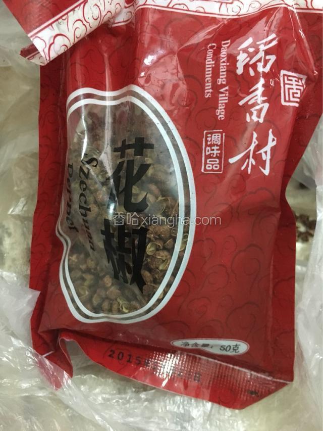 准备好花椒等调味料