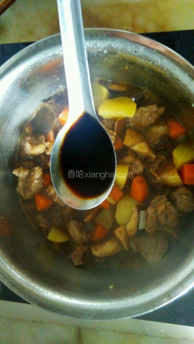 加入两小勺生抽