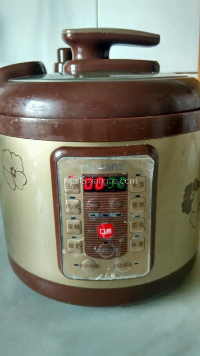 盖上盖子,按煲饭件